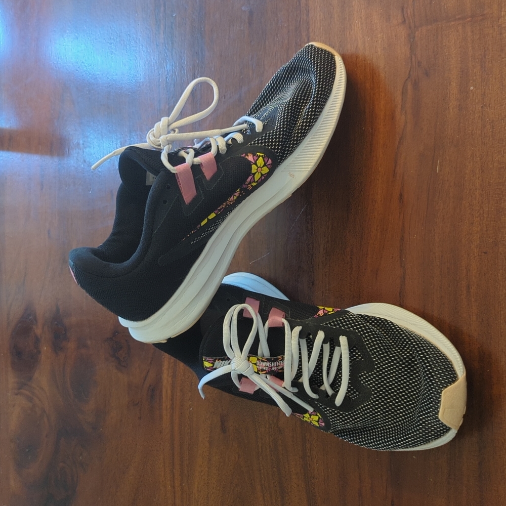 Nike Running Floral Black White Spring Summer Athletic Sneaker Shoes women’s 8